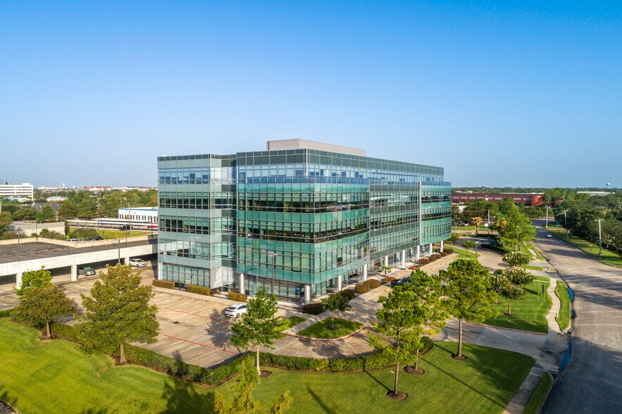 More Photos Of 455 E Medical Center Blvd, Webster Medical For Lease