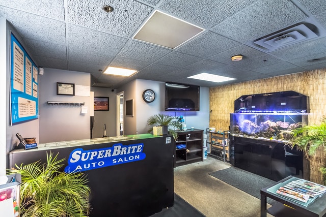 More Photos Of 15523-15541 S 70th Ct, Orland Park Warehouse For Lease