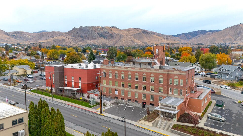 More Photos Of 300 S Okanogan Ave, Wenatchee Office For Sale