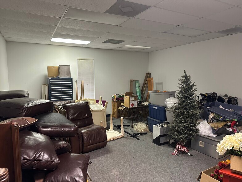 More Photos Of 325 Scarlett Blvd, Oldsmar Warehouse For Sale