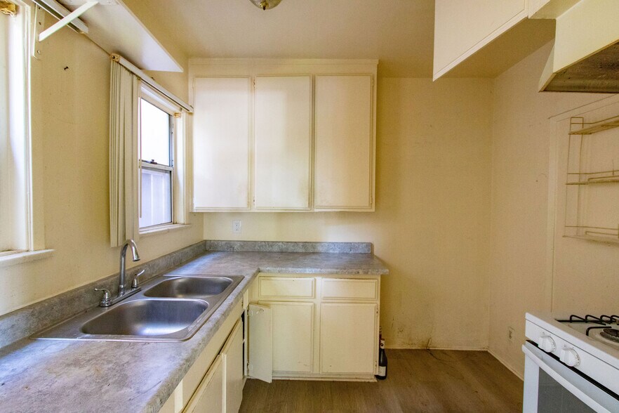More Photos Of 201-207 S Kenmore Ave, Los Angeles Apartments For Sale