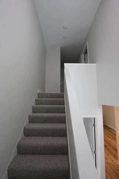 More Photos Of 1327 Montego, Walnut Creek Apartments For Sale