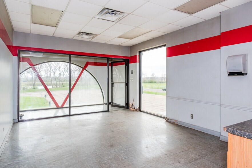 More Photos Of 106 Restoration Park Dr, Medway Service For Lease