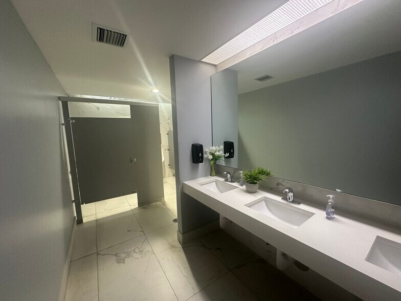 More Photos Of 13701 SW 88th St, Miami Office For Lease