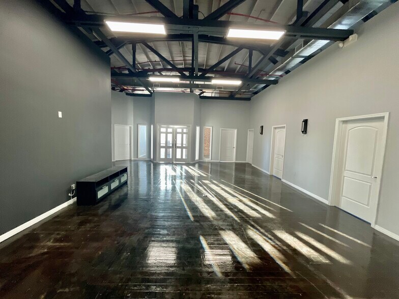 More Photos Of 1906 N Armenia Ave, Tampa Loft Creative Space For Lease