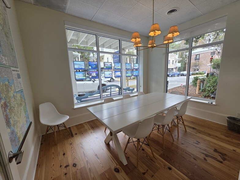 More Photos Of 6 Promenade St, Bluffton Storefront Retail Residential For Sale