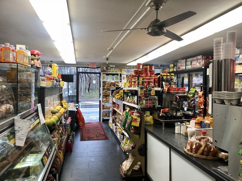 More Photos Of 96-122 Railroad Ave, Center Moriches Freestanding For Sale