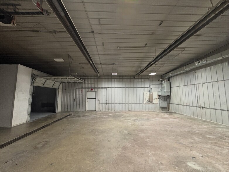 More Photos Of 1005 N 9th Ave, Brandon Warehouse For Lease