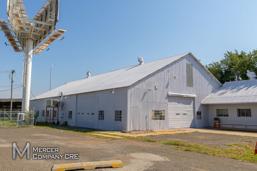 More Photos Of 340 S Eckroat St, Oklahoma City Unknown For Lease