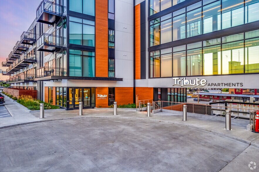 More Photos Of 2033 S 1st St, Milwaukee Apartments For Lease