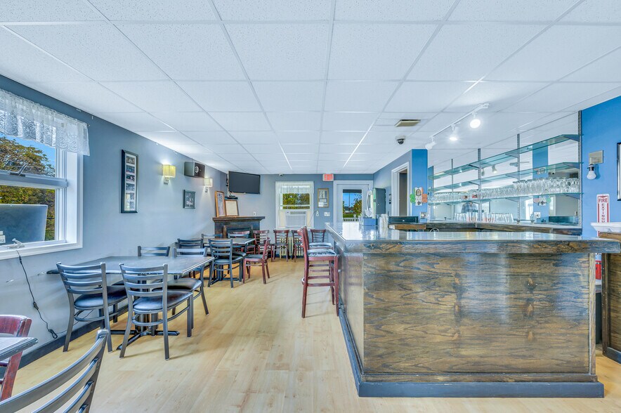 More Photos Of 524 Court St, Scranton General Retail For Sale