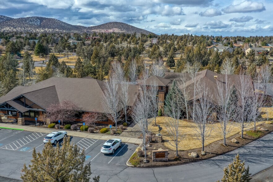 More Photos Of 7555 Falcon Crest Dr, Redmond Office Residential For Lease