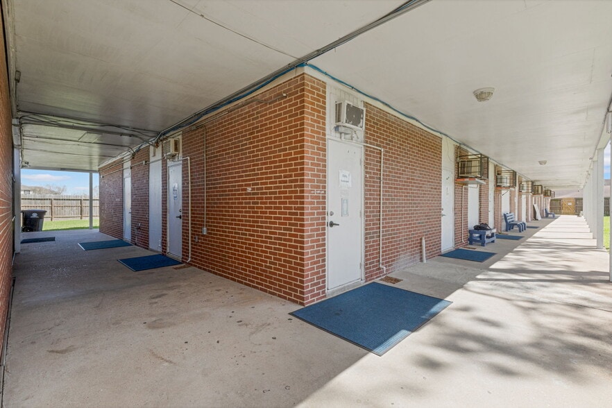 More Photos Of 11503 Martin Luther King Blvd, Houston Religious Facility For Sale
