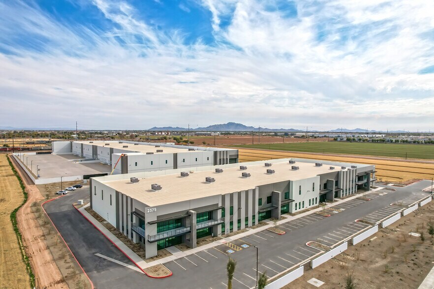 More Photos Of 2375 S Arizona Ave, Chandler Distribution For Lease