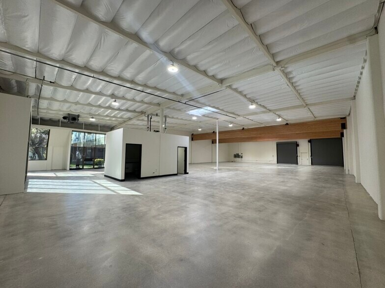 More Photos Of 31119 Via Colinas, Westlake Village Light Manufacturing For Sale