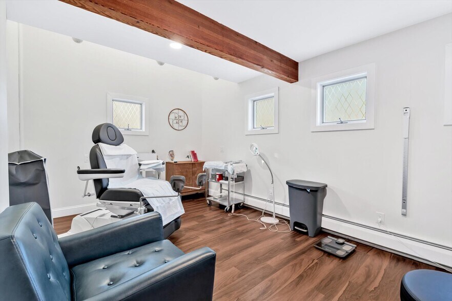 More Photos Of 1049 Main St, West Barnstable Medical For Sale