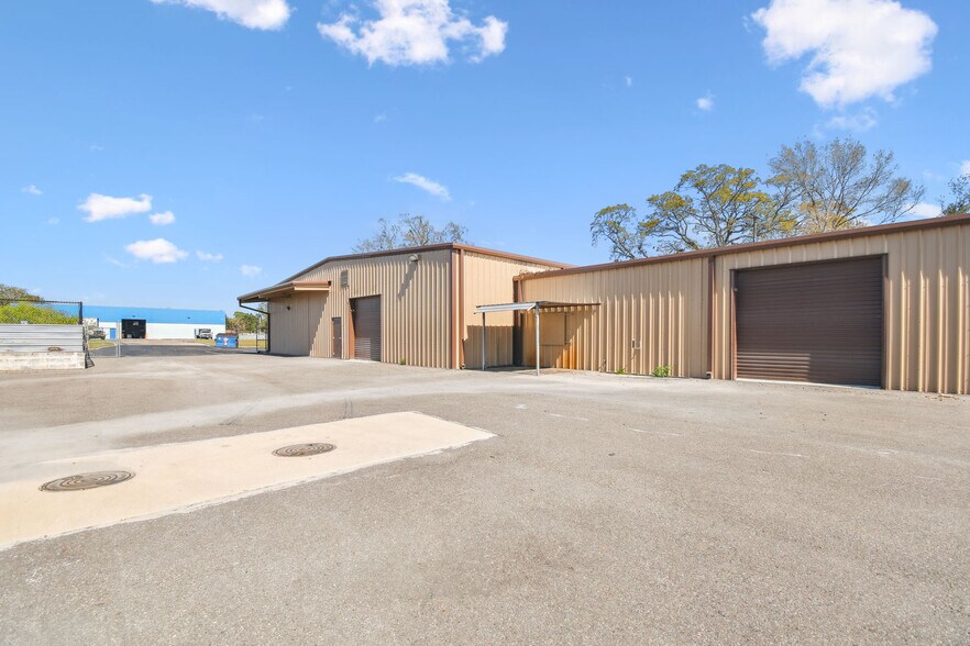 More Photos Of 5516 W Linebaugh Ave, Tampa Industrial For Lease