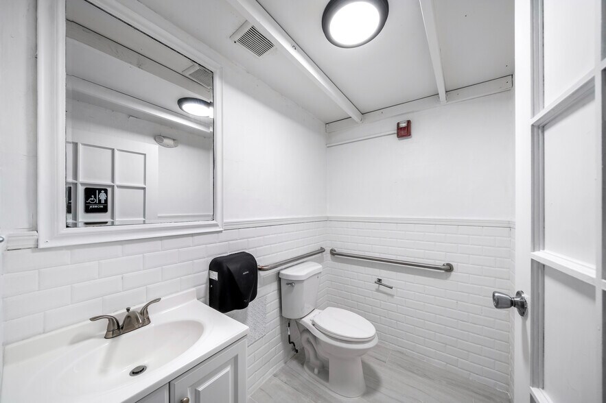 More Photos Of 1400 20th St, Miami Beach Storefront Retail Office For Lease