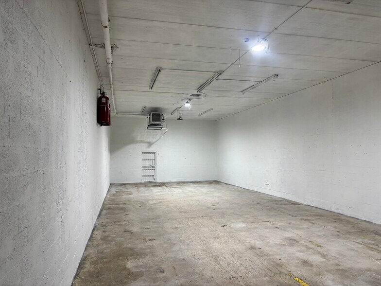 More Photos Of 1846-1848 NW 22nd St, Miami Warehouse For Lease