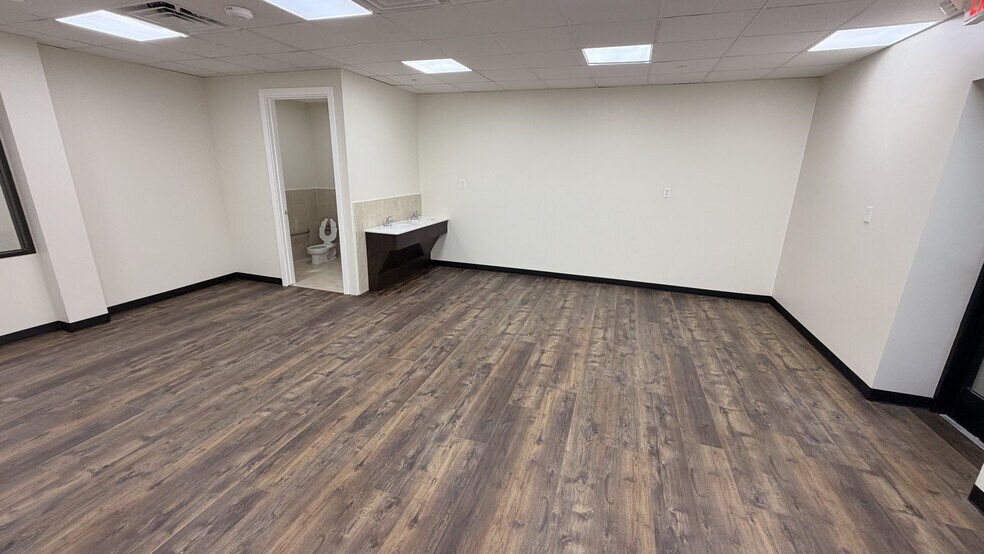 More Photos Of 6910 N Eldridge Pky, Houston Freestanding For Sale