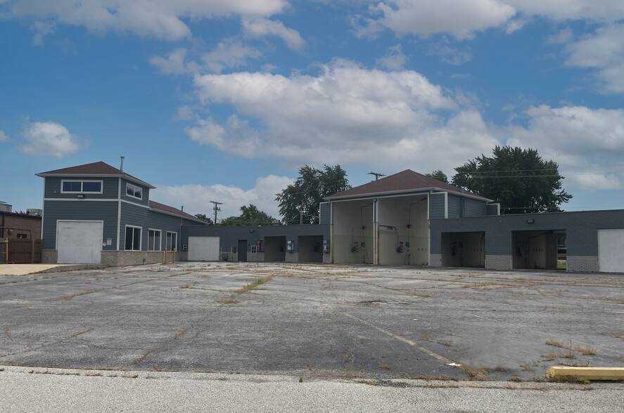 Primary Photo Of 565 E 170th St, South Holland Carwash For Sale