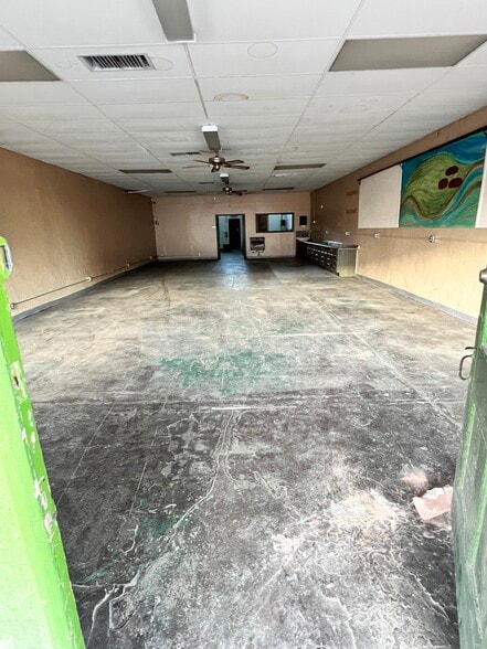 More Photos Of 317 S Main St, Lindsay General Retail For Sale