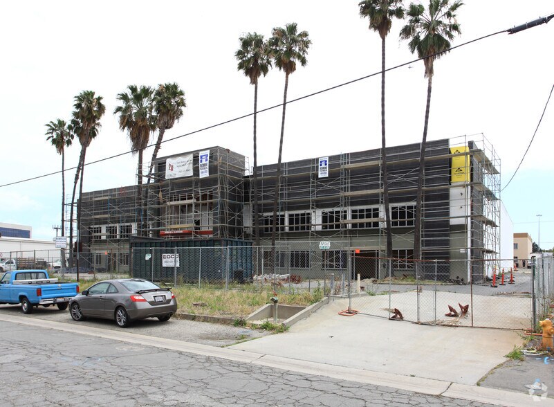 More Photos Of 3200 E 29th St, Long Beach Showroom For Sale