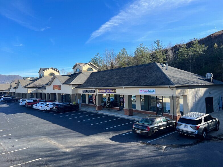More Photos Of 1620 Highway 76 W, Hiawassee Office For Lease