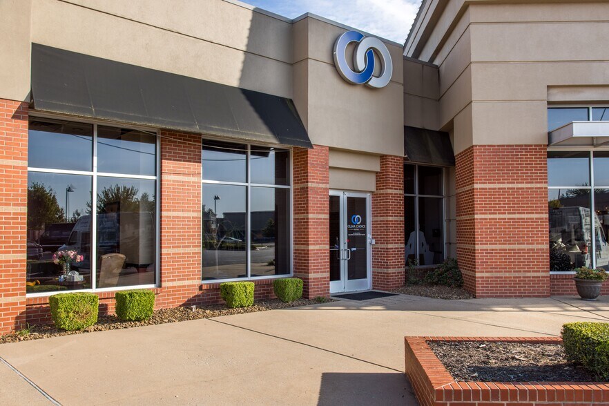 More Photos Of 2905 SE Walton Blvd, Bentonville Unknown For Lease