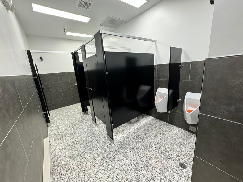 More Photos Of 750 Garden Of The Gods Rd, Colorado Springs Storefront For Lease