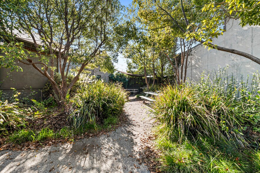 More Photos Of 2611-2619 Exposition Blvd, Los Angeles Loft Creative Space For Lease