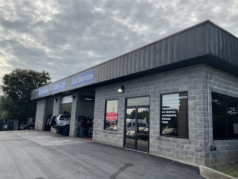 More Photos Of 9504 Highway 92 Walk, Woodstock Auto Repair For Lease