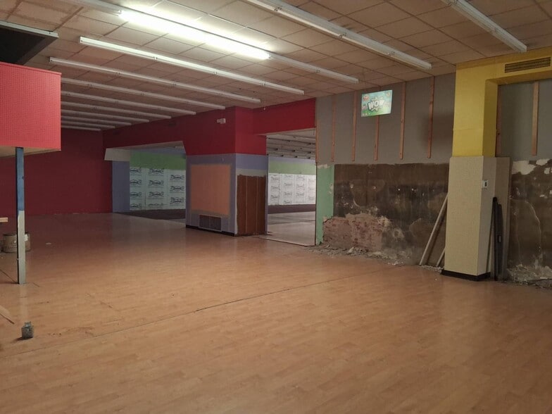 More Photos Of 108-112 E Main St, Belleville General Retail For Sale