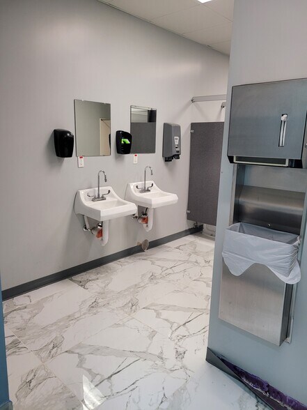 More Photos Of 102 S Avenue A, Freeport Manufacturing For Sale