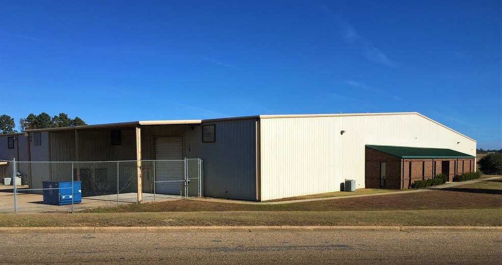 More Photos Of 1108 Commerce St, Marshall Manufacturing For Sale