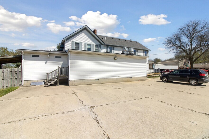 More Photos Of 28080 Waltz Rd, New Boston Restaurant For Sale