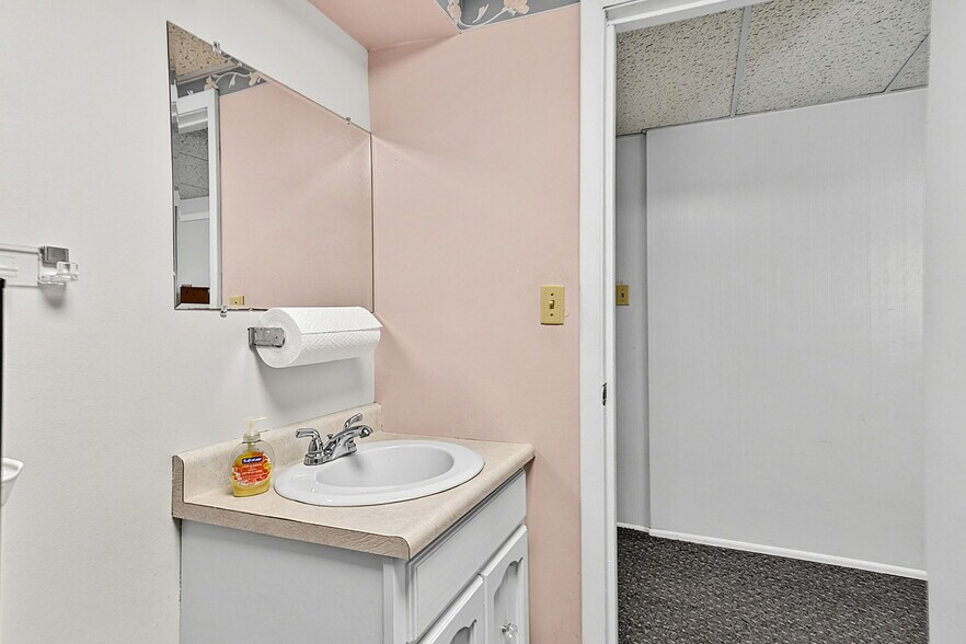 More Photos Of 7102 E Pendleton Pike, Indianapolis Office For Sale