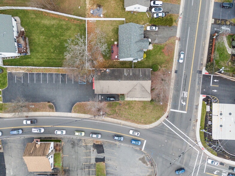 More Photos Of 2 Suffern Ln, Garnerville General Retail For Lease