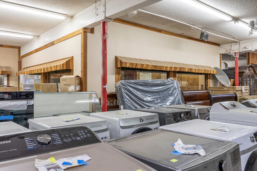 More Photos Of 655 W Cottonwood Ln, Casa Grande Showroom For Sale