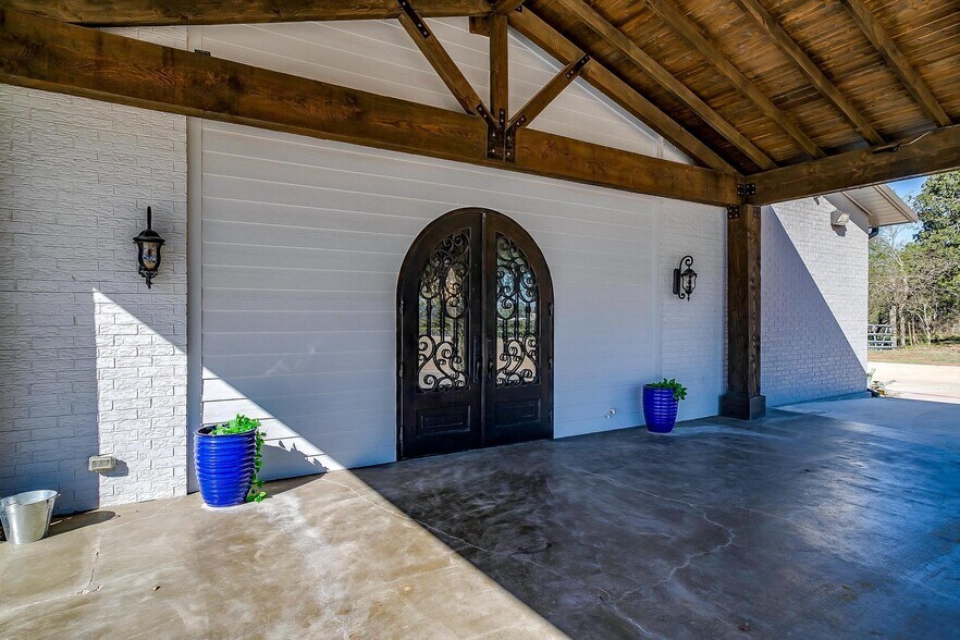 More Photos Of 1524 S Broadway St, Joshua Lodge Meeting Hall For Lease