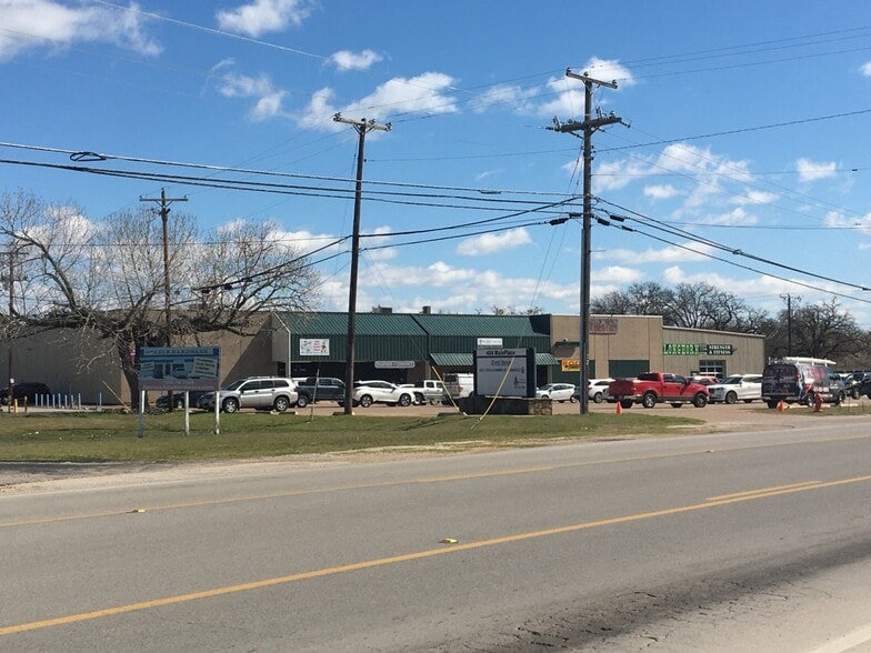 More Photos Of 404 W Main St, Azle Freestanding For Sale