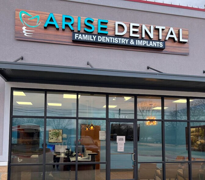 More Photos Of 2821 Highway 31, Tyler Storefront For Lease