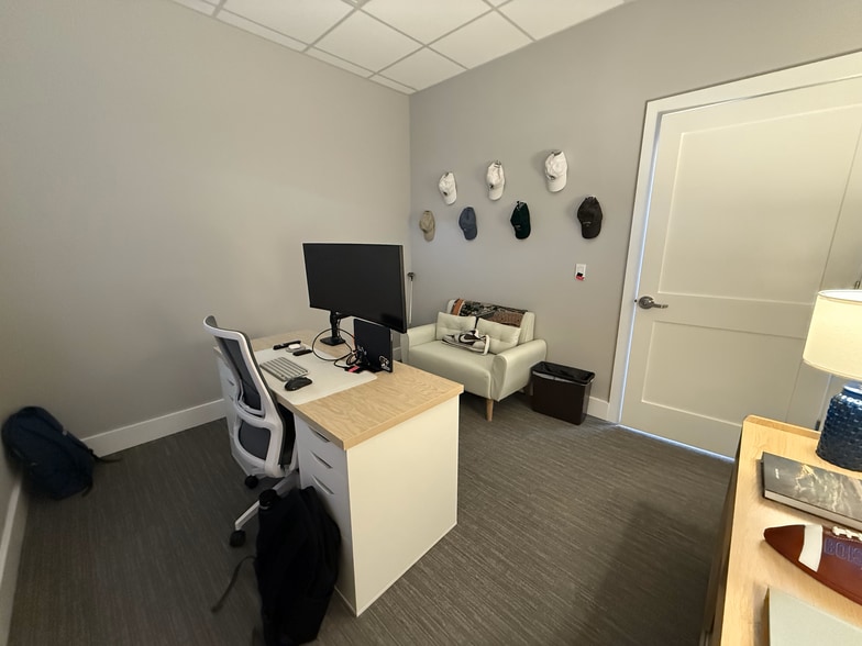More Photos Of 2856-2868 University Pky, Sarasota Medical For Lease