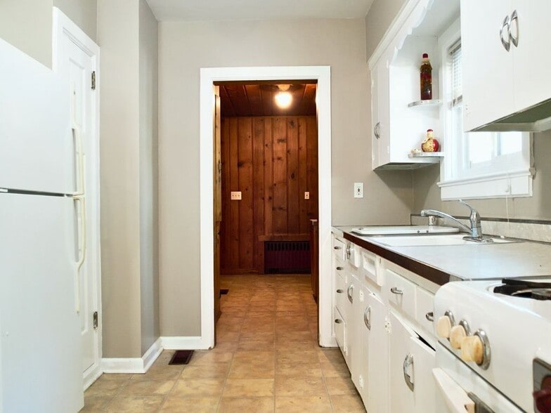 More Photos Of 9327 Main St, Manassas Office For Lease