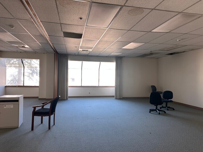 More Photos Of 9515 Stone Ave N, Seattle Warehouse For Lease