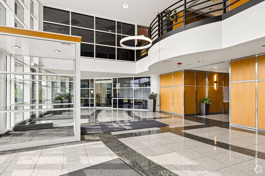 More Photos Of 8910 Purdue Rd, Indianapolis Office For Sale