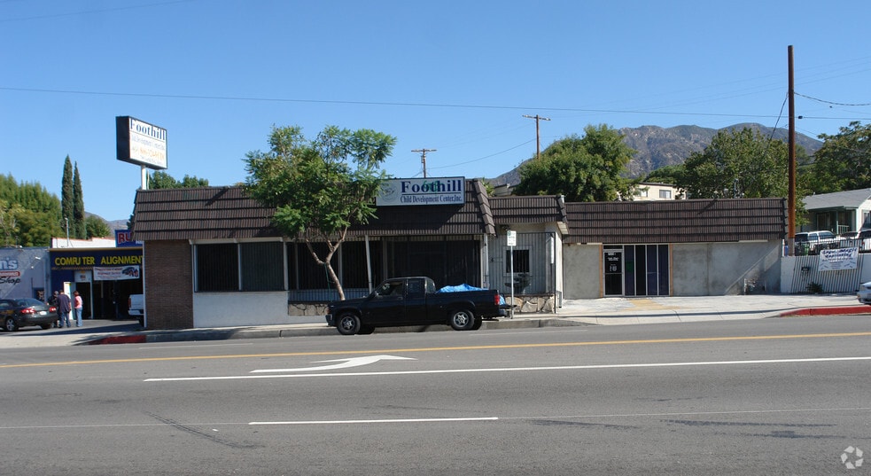 Primary Photo Of 7505 Foothill Blvd, Tujunga Medical For Lease