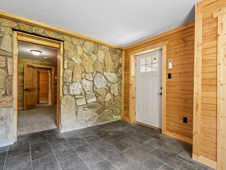 More Photos Of 137 Red Maple Ln, Burnsville Apartments For Sale