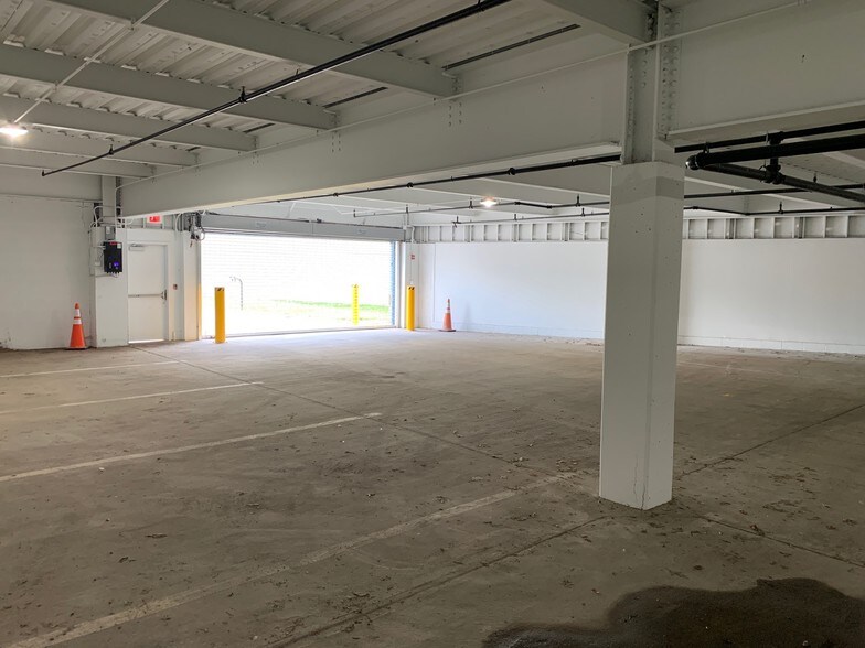 More Photos Of 4315 Walney Rd, Chantilly Flex For Lease