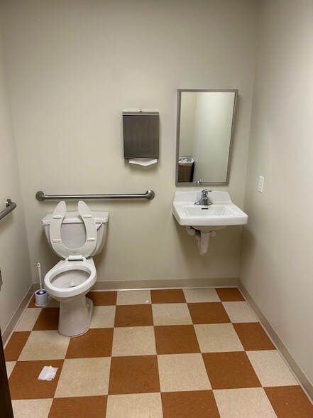 More Photos Of 920 West Chester Pike, Havertown Office For Lease